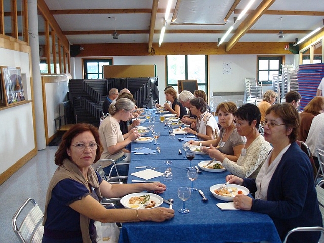 Image00001.jpg - Lunch at last !!